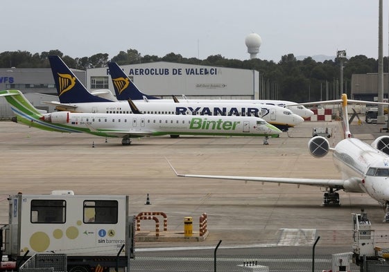 Aviones en el aeropuerto de Valencia.