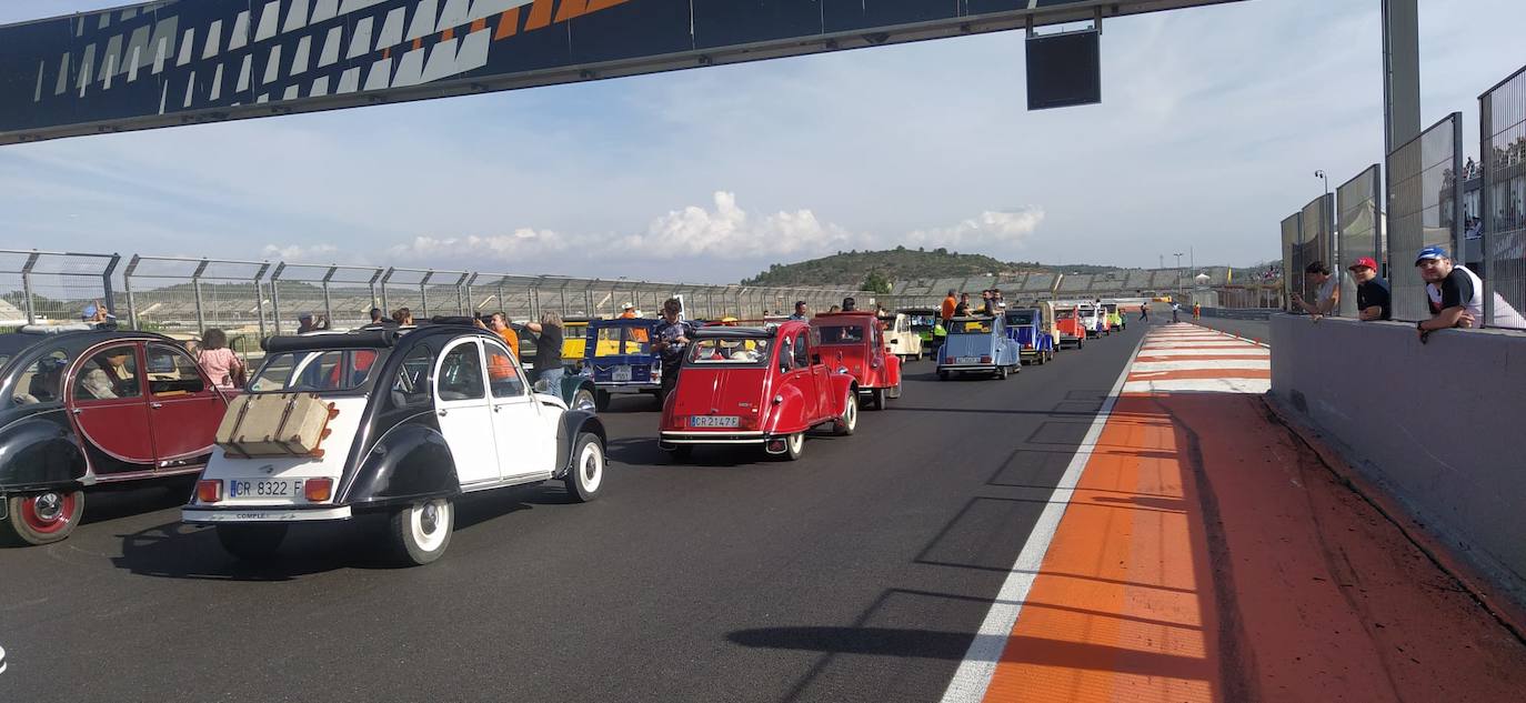 El Club Citroën 2 CV celebró su 75 aniversario en Valencia