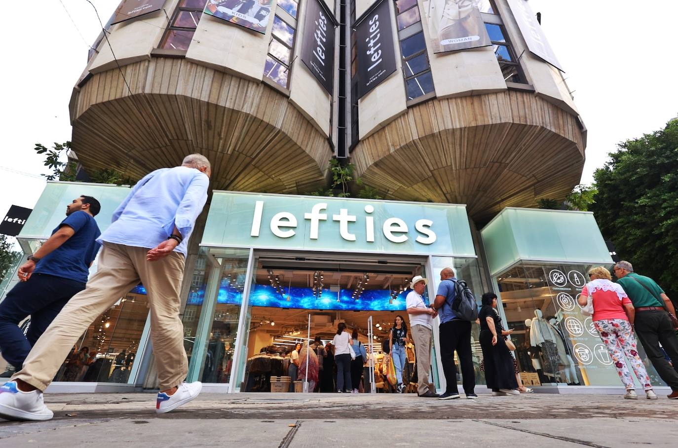 Lefties abre tienda en el centro de Valencia