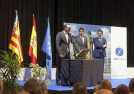 Rubén Ibáñez, junto a Carlos Mazón y Álvaro Rodríguez, en el momento de la jura del cargo.