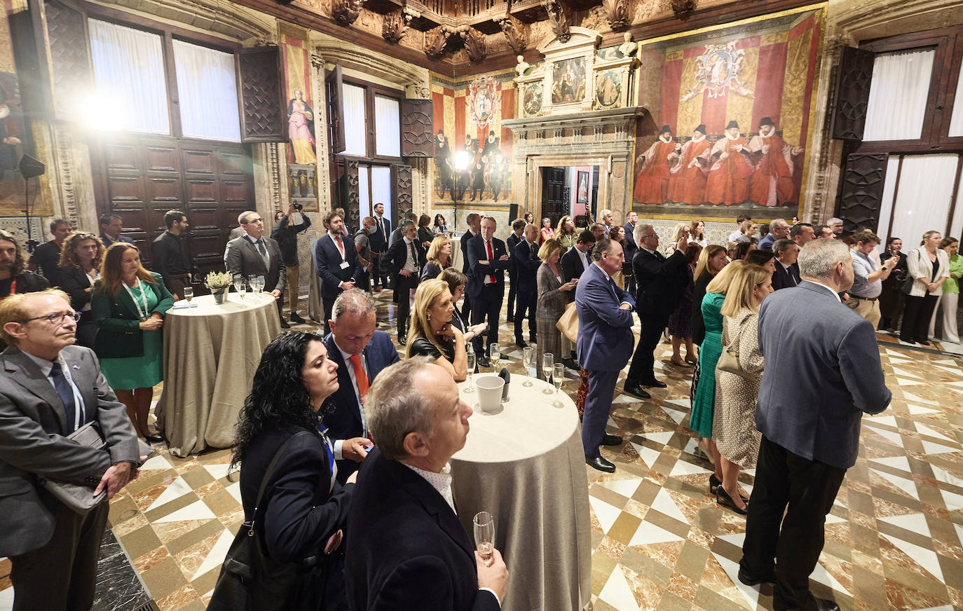 Recepción a los ministros en el Palau de la Generalitat.