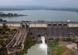 Panorámica de la presa de Bellús en una foto de archivo.