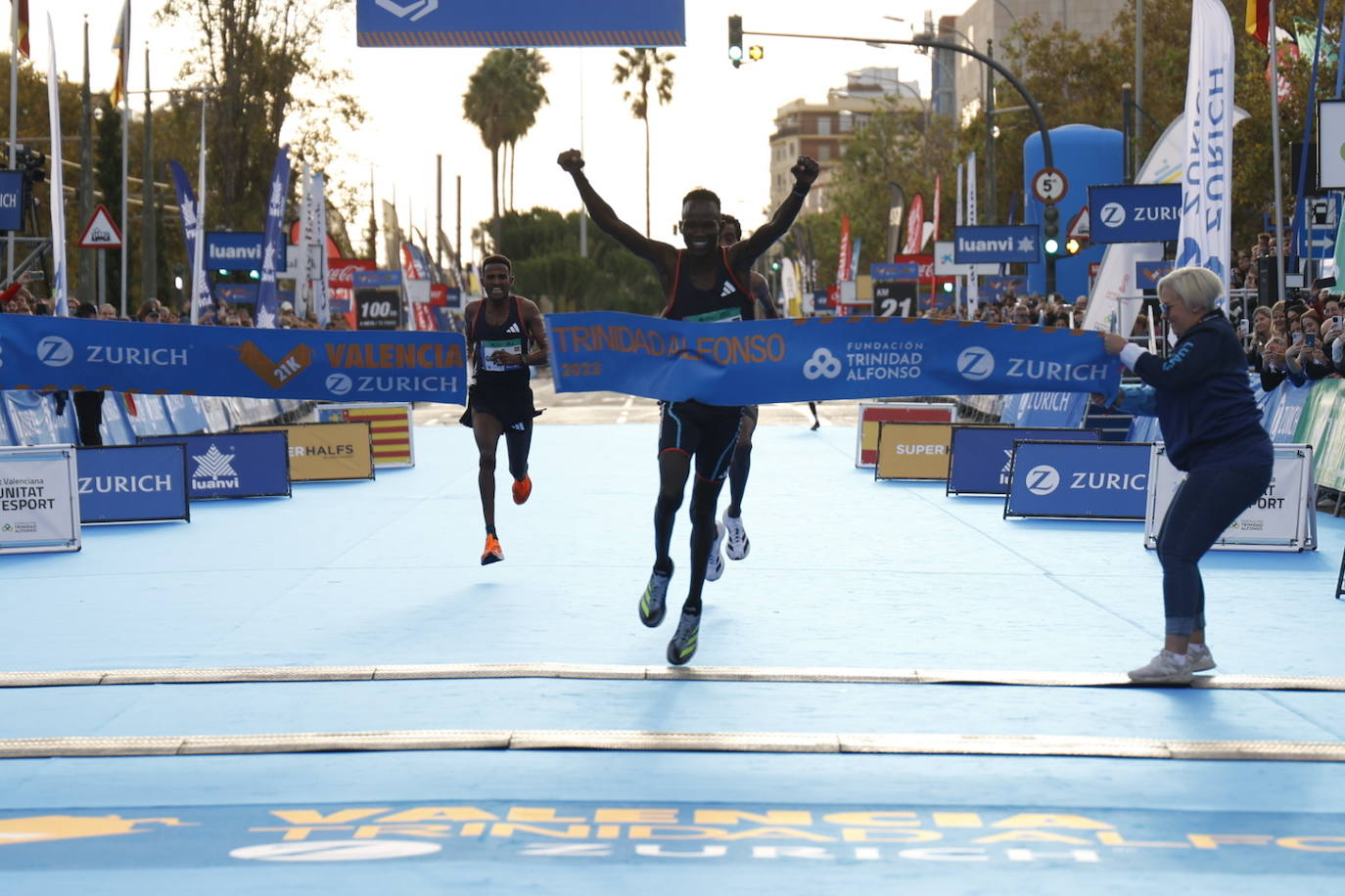 Fotos: las mejores imágenes del Medio Maratón de Valencia 2023