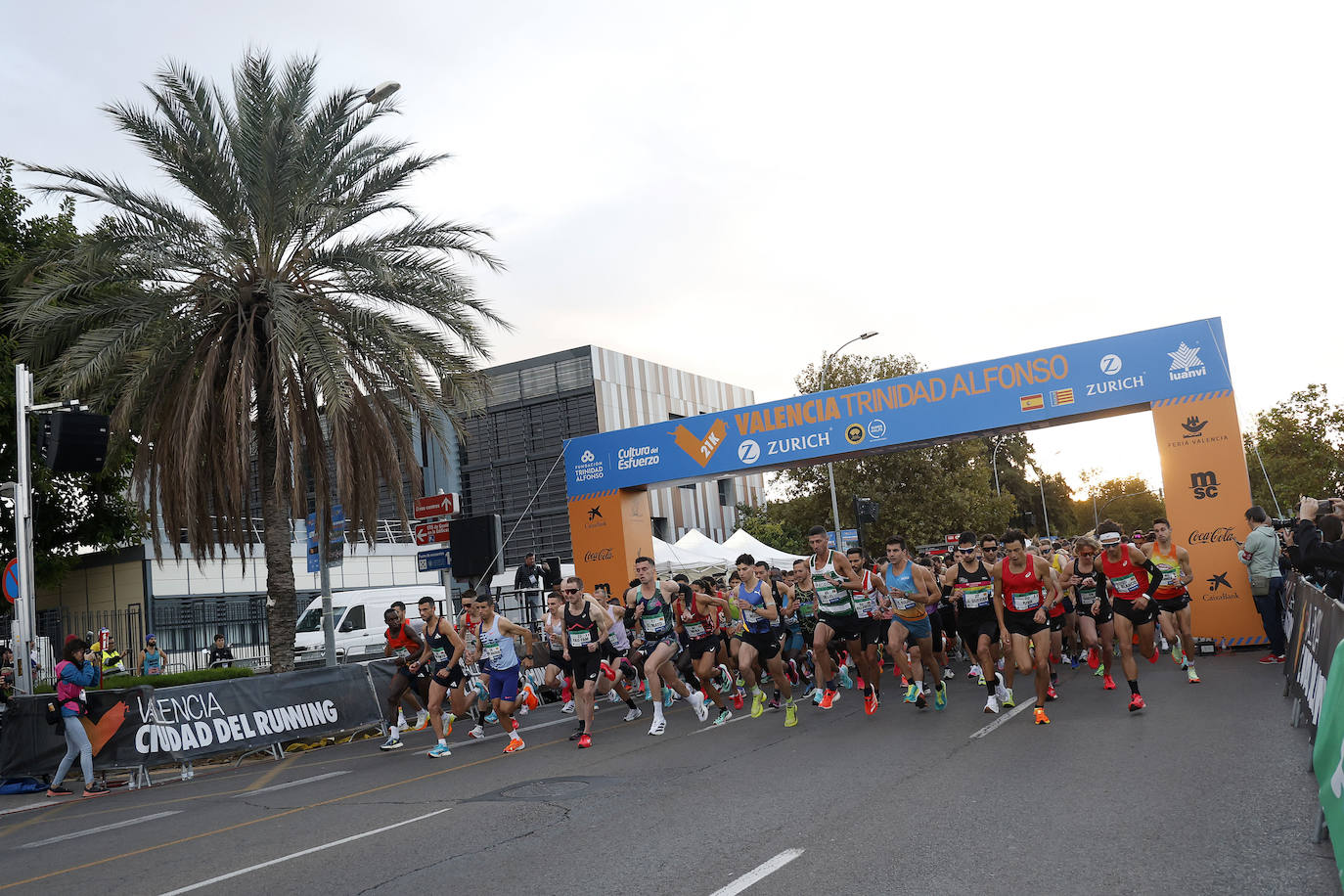 Fotos: las mejores imágenes del Medio Maratón de Valencia 2023