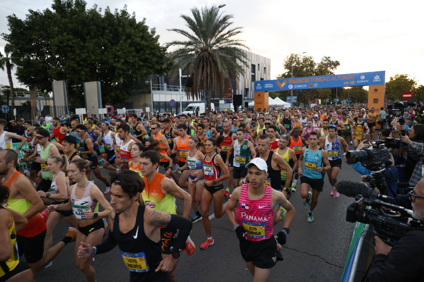 Fotos: las mejores imágenes del Medio Maratón de Valencia 2023