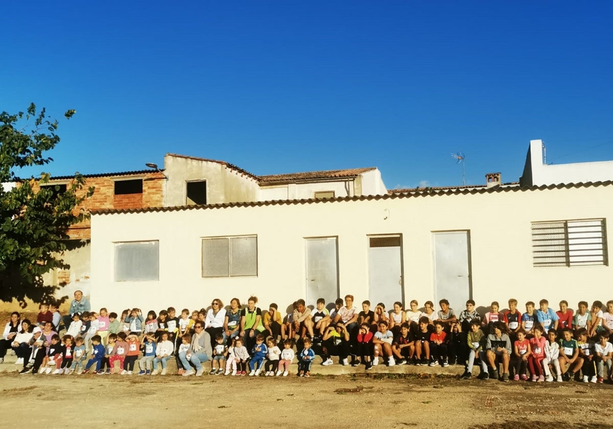 Todo el alumnado de Alfarrasí ha participado en la carrera solidaria.