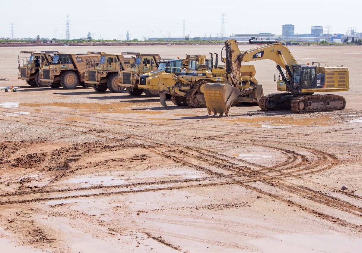 Trabajos en los terrenos en los que se levantará la gigafactoría de Sagunto.