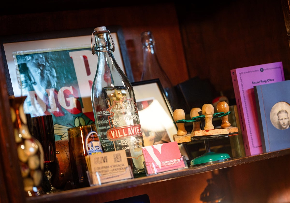 Imagen principal - El bar de la calle Calatrava que recrea el espíritu de las antiguas bodegas