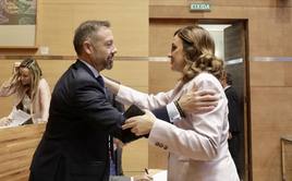 María José Catalá y Juan Manuel Badenas en el pleno del Ayuntamiento este martes