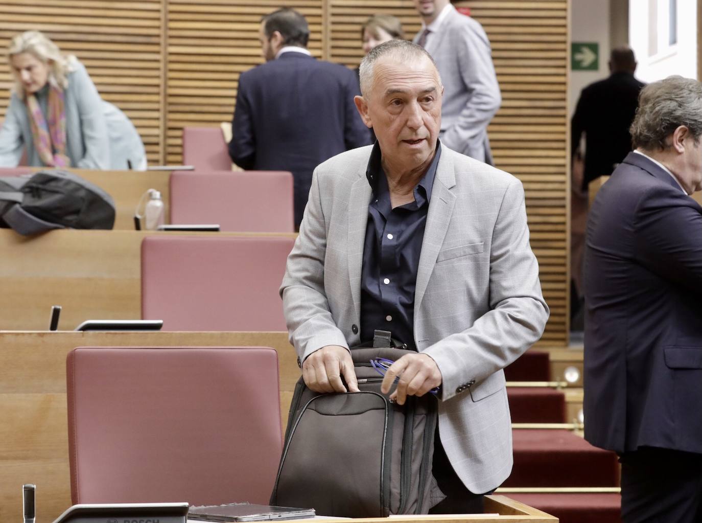 Carlos Mazón se somete a la sesión de control en Les Corts