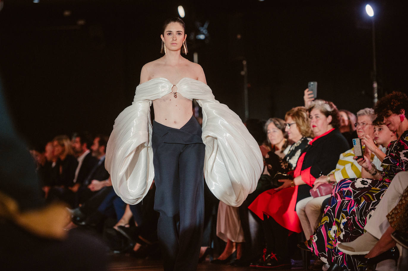 La valenciana Isabel Sanchis viste de gala el Museo Balenciaga