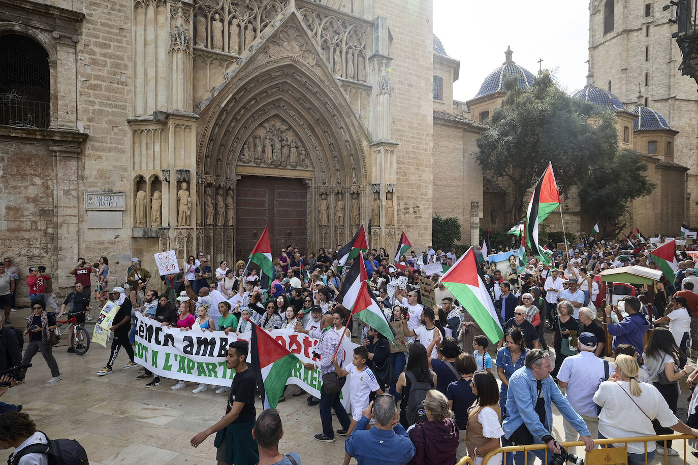 Miles de personas se manifestan en Valencia a favor de Palestina