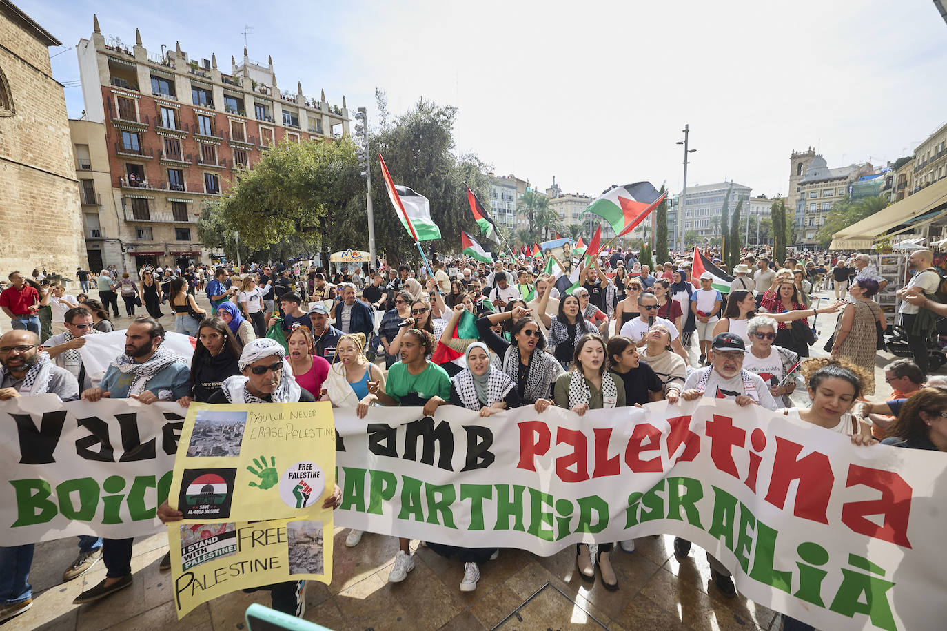 Miles de personas se manifestan en Valencia a favor de Palestina