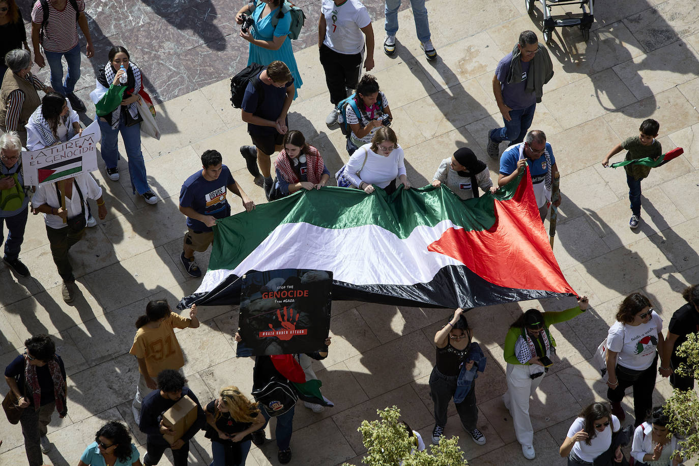 Miles de personas se manifestan en Valencia a favor de Palestina