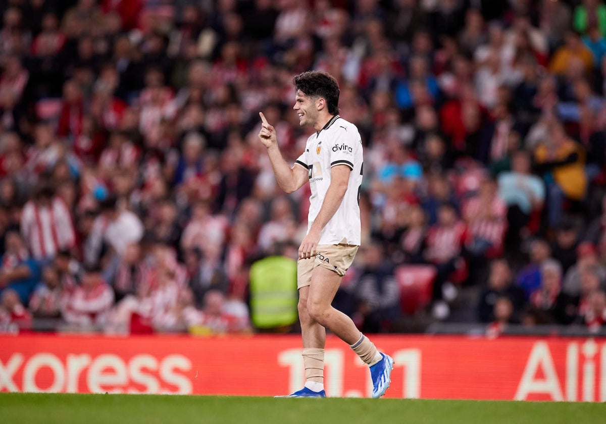 Fran Pérez, en La Catedral tras marcar su primer gol en el Valencia.