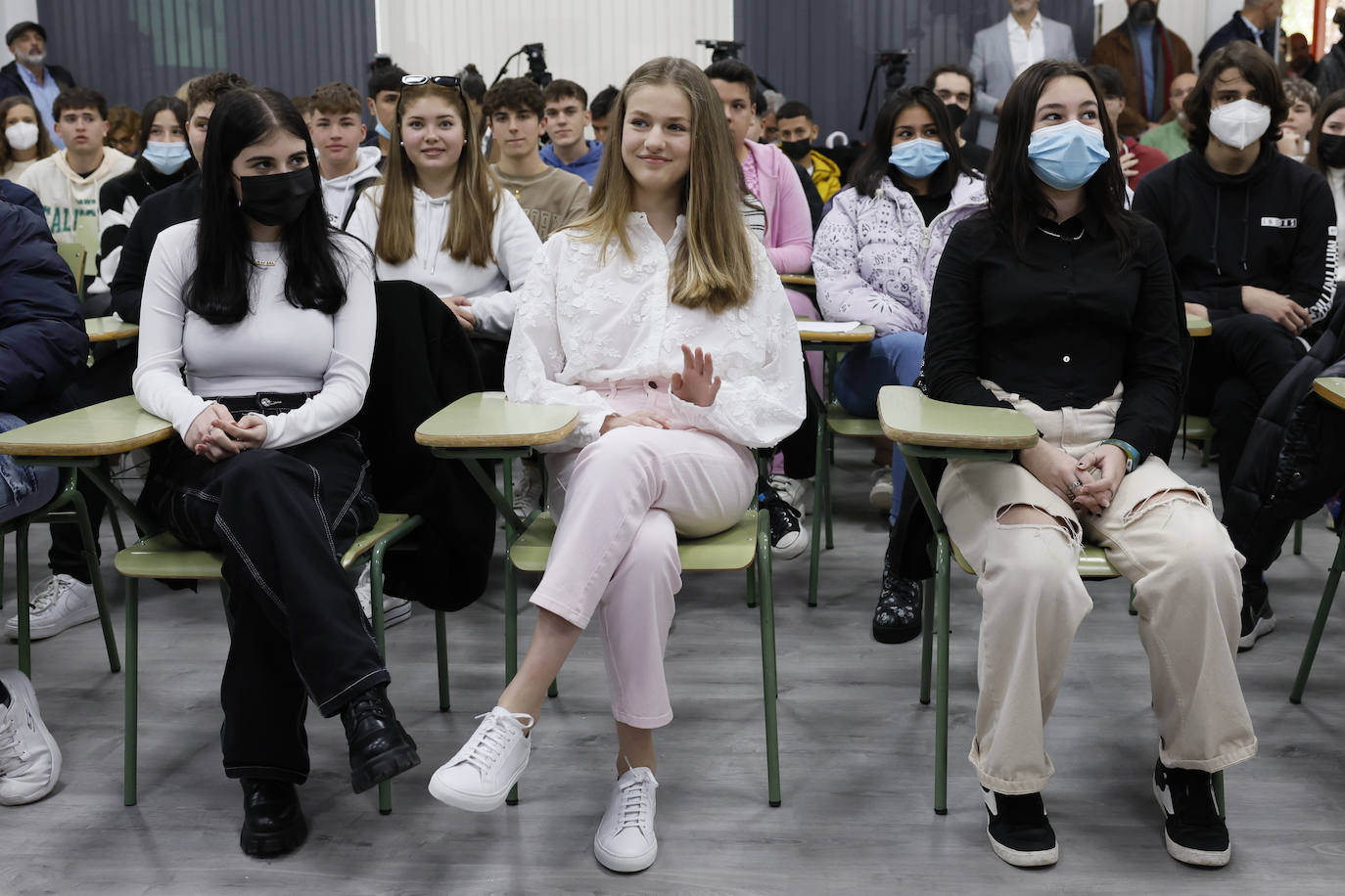 La princesa Leonor, durante una jornada sobre juventud y ciberseguridad, el 20 de abril de 2022 en el IES Julio Verne de Leganés. 