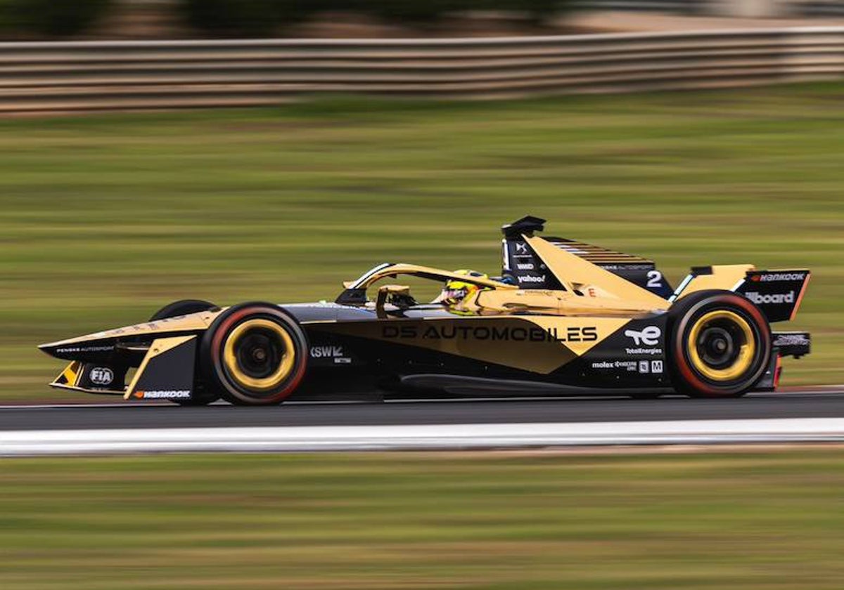 El equipo DS Penske ha renovado el diseño de su monoplaza, pero mantiene los colores negro y dorado como protagonistas.