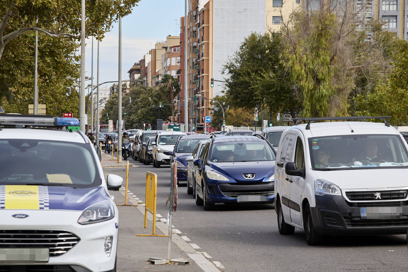 Masiva afluencia al cementerio de Valencia por Todos los Santos