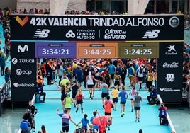 Llegada de corredores en la última edición del Maratón Valencia Trinidad Alfonso.