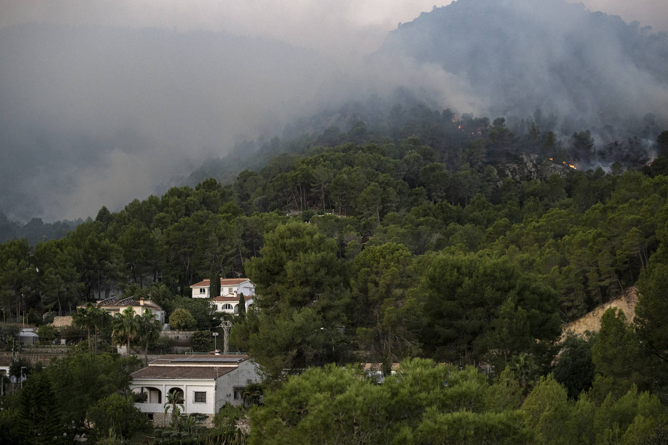 El incendio forestal de Montitxelvo, en imágenes