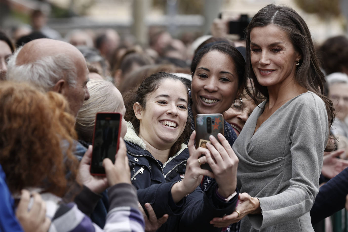 La reina Letizia reaparece en el Festival Ópera Prima de Navarra