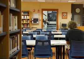 Sala de estudio de la biblioteca municipal de Xàtiva.