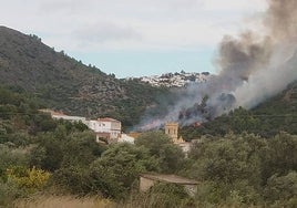 El fuego en Ràfol d'Almúnia.