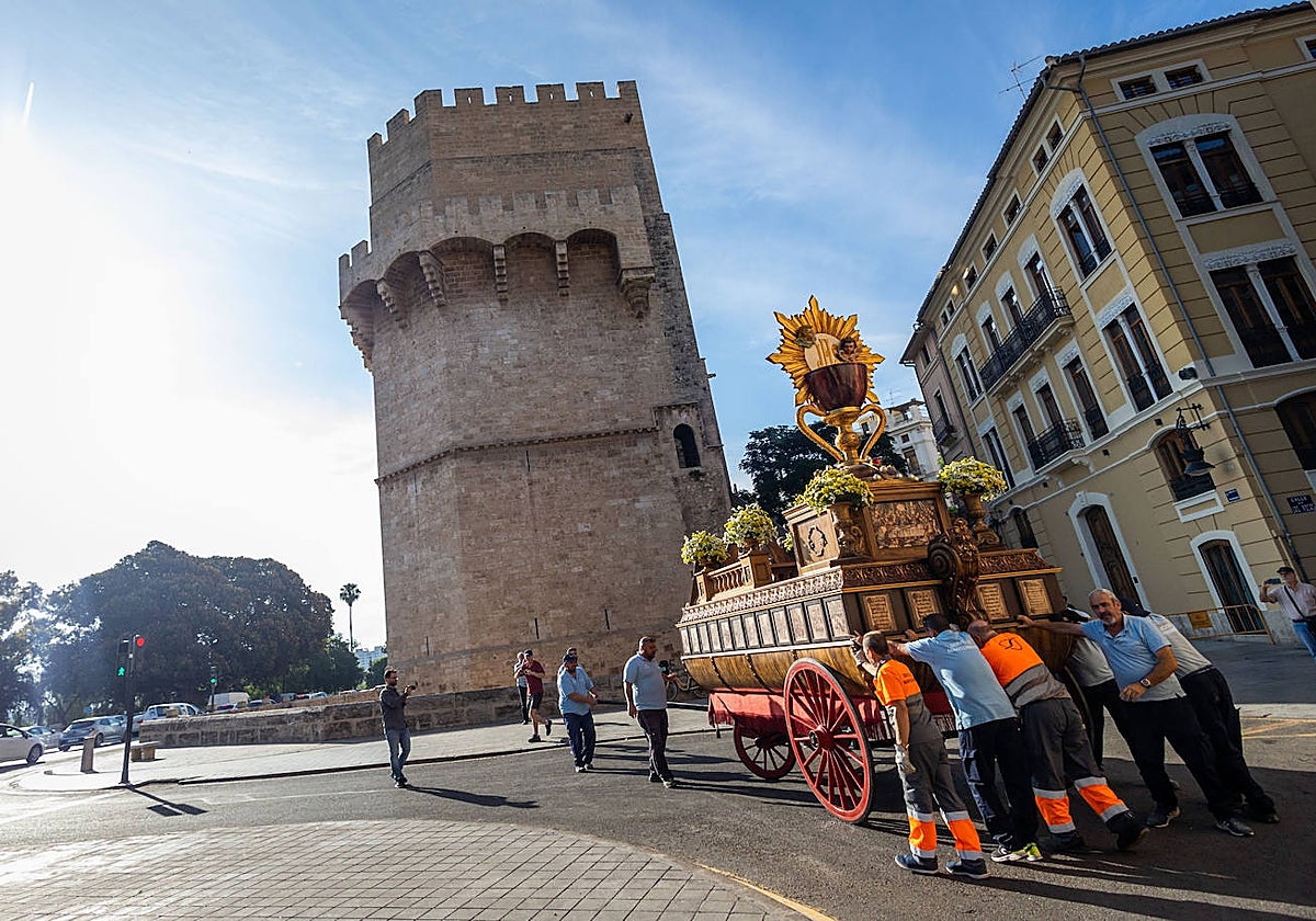Traslado de una roca del Corpus, a las Alameditas, junto a las Torres de Serranos.