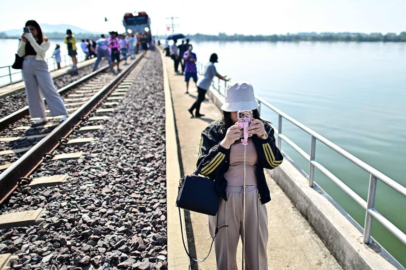 A bordo del &#039;tren flotante&#039; de Tailandia