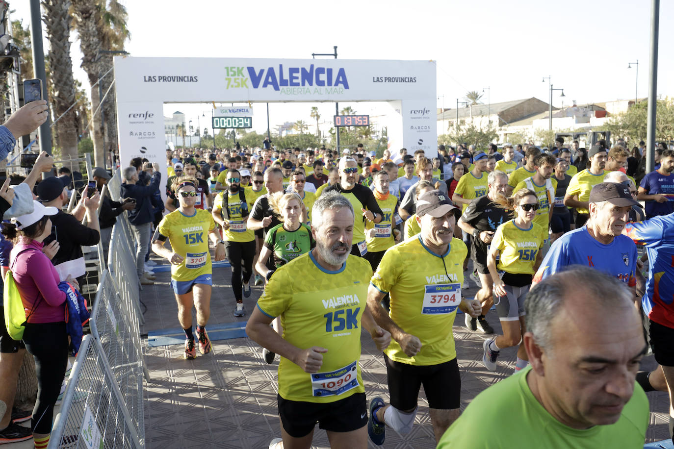 Las mejores imágenes que ha dejado la 15K Valencia Abierta al Mar