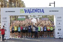 Miles de corredores ponen colorido a la Malvarrosa en la 7,5K Valencia Abierta al Mar