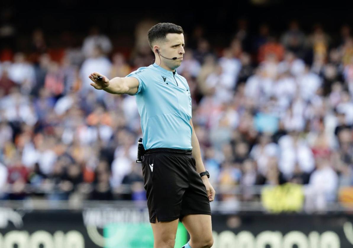 Víctor García Verdura, este domingo, en el partido entre el Valencia y el Granada.