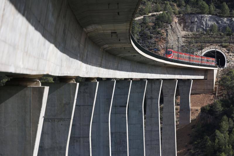 Así se levantan 3.600 toneladas del puente de Contreras