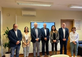 La delegación de Dénia con los representantes de la Conselleria de Educación.