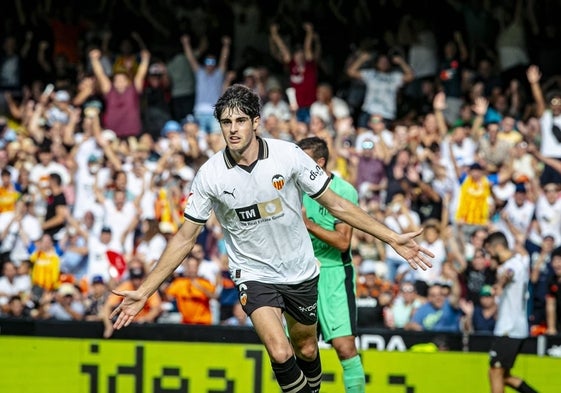 Guerra celebrando un gol ante el Atlético de Madrid.