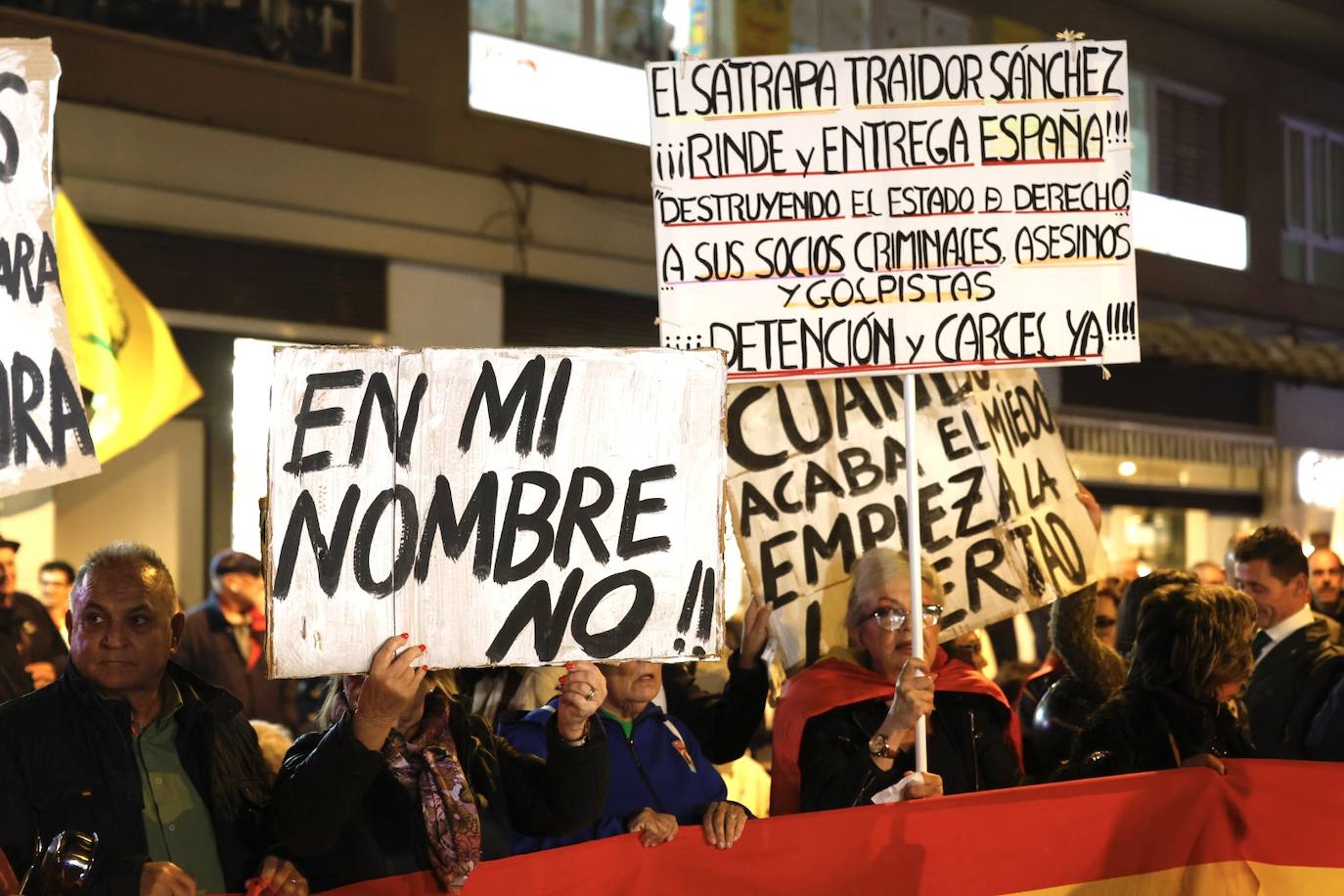 Protestas frente la sede del PSPV en Valencia por cuarta noche consecutiva