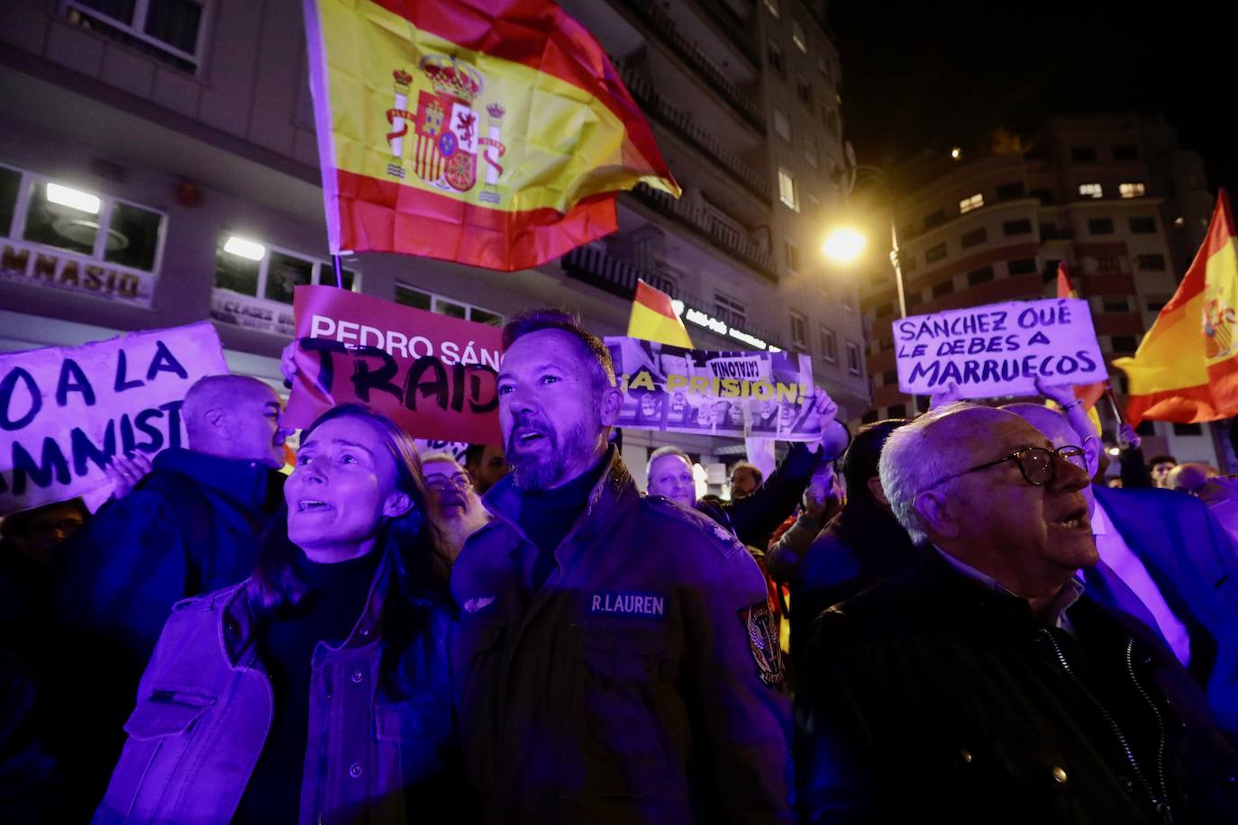 Medio millar de personas vuelven a protestar contra Sánchez en Valencia