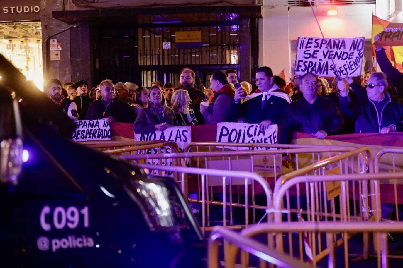 Medio millar de personas vuelven a protestar contra Sánchez en Valencia