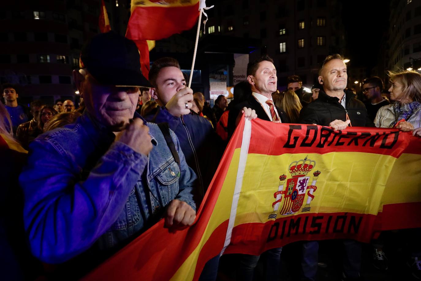 Medio millar de personas vuelven a protestar contra Sánchez en Valencia