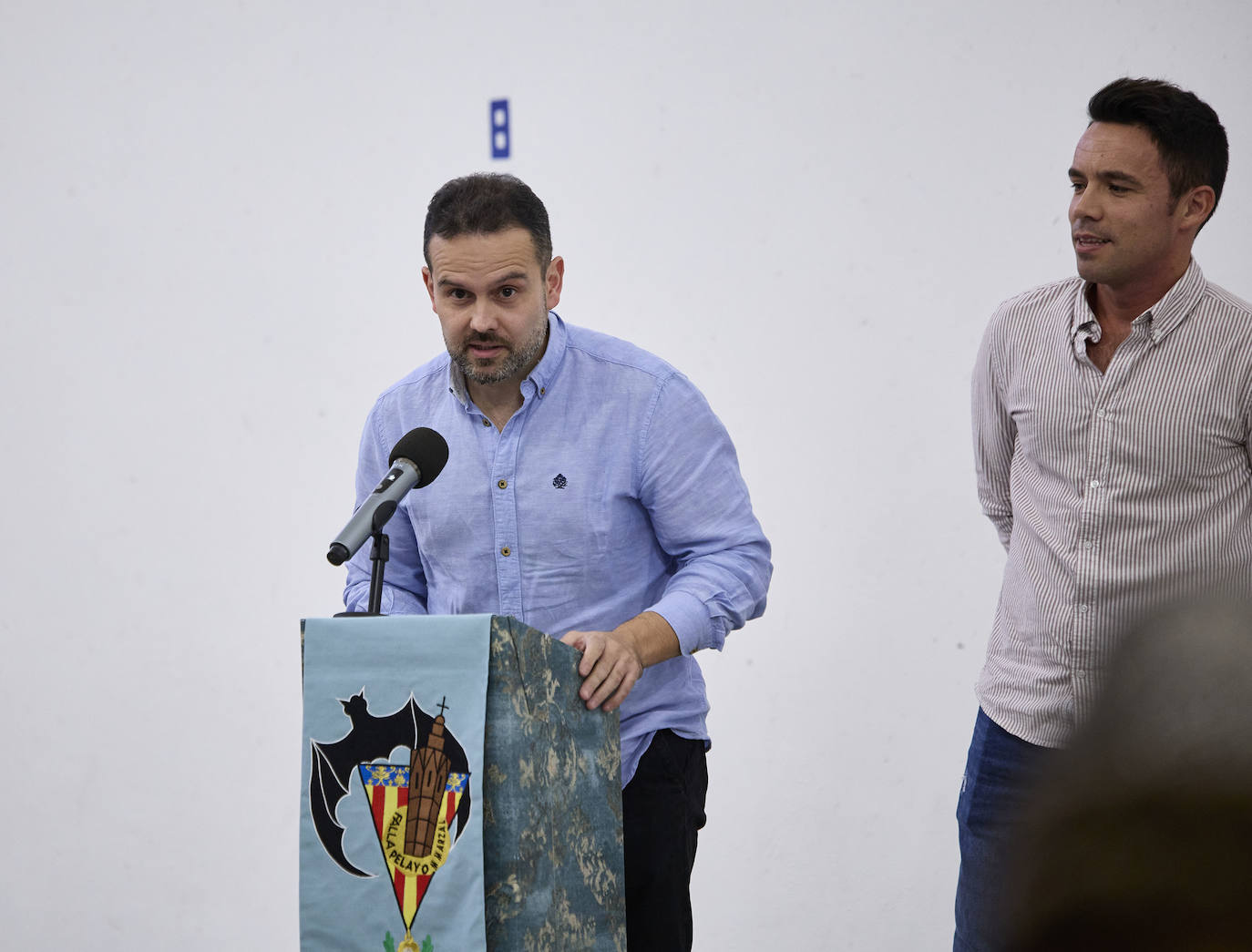 Una falla dedicada a la pilota: Rovellet ya es monumento