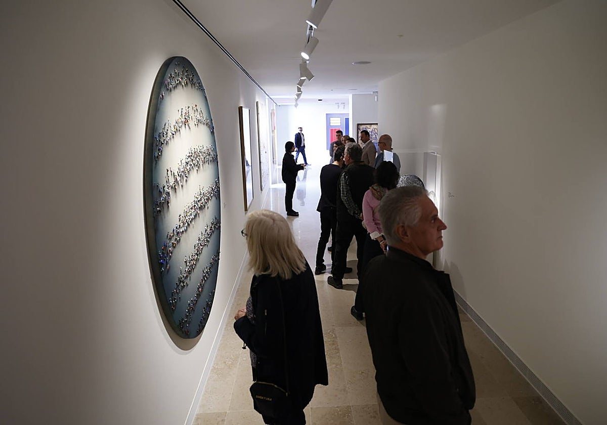 Algunos de los visitantes al primer día del Centro de Arte Hortensia Herrero.