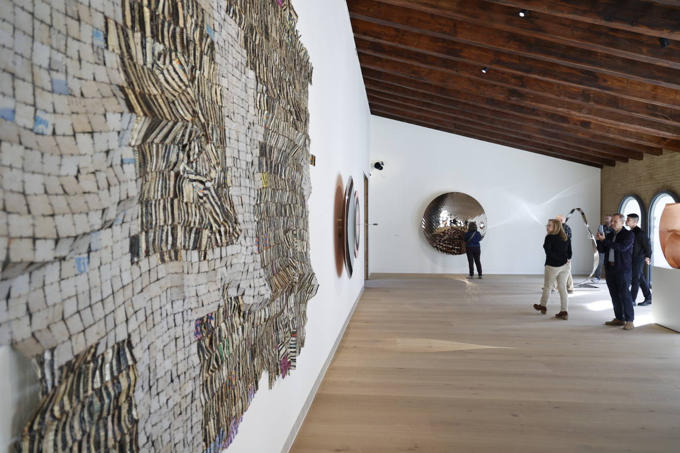 Los primeros visitantes estrenan el Centro de Arte Hortensia Herrero