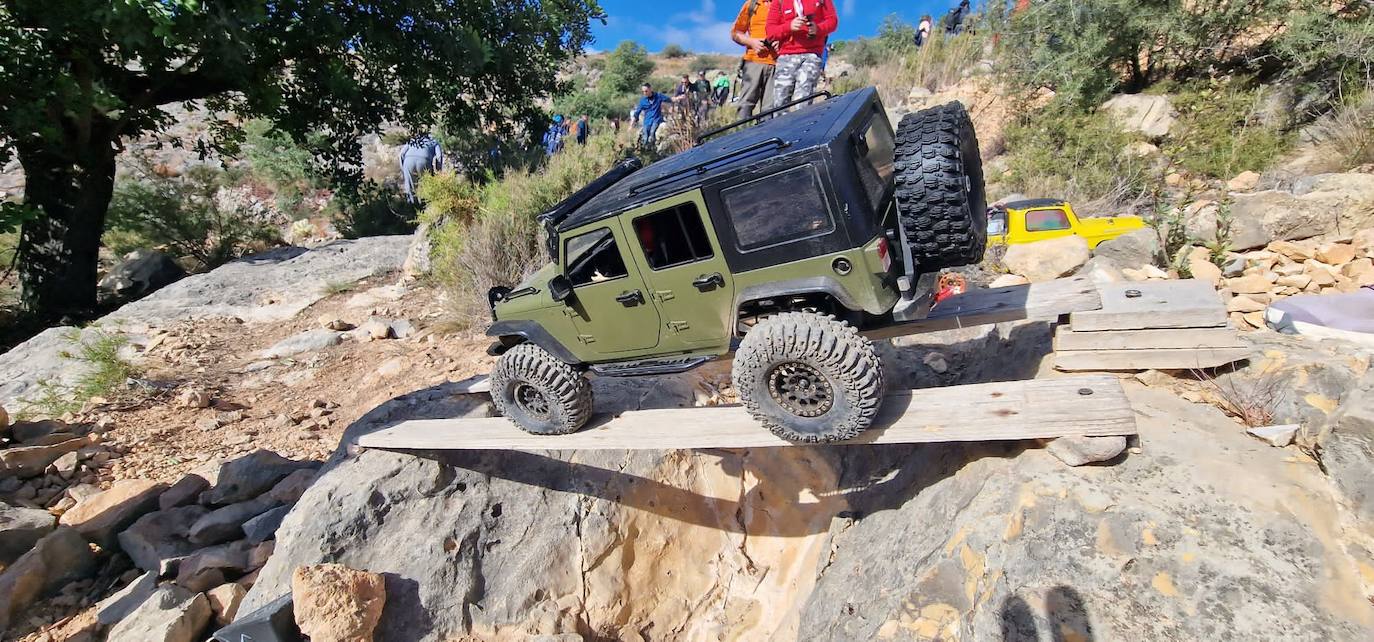Fotos: Los aficionados al RC &#039;crawling&#039; se citan en Valencia con espectaculares coches teledirigidos