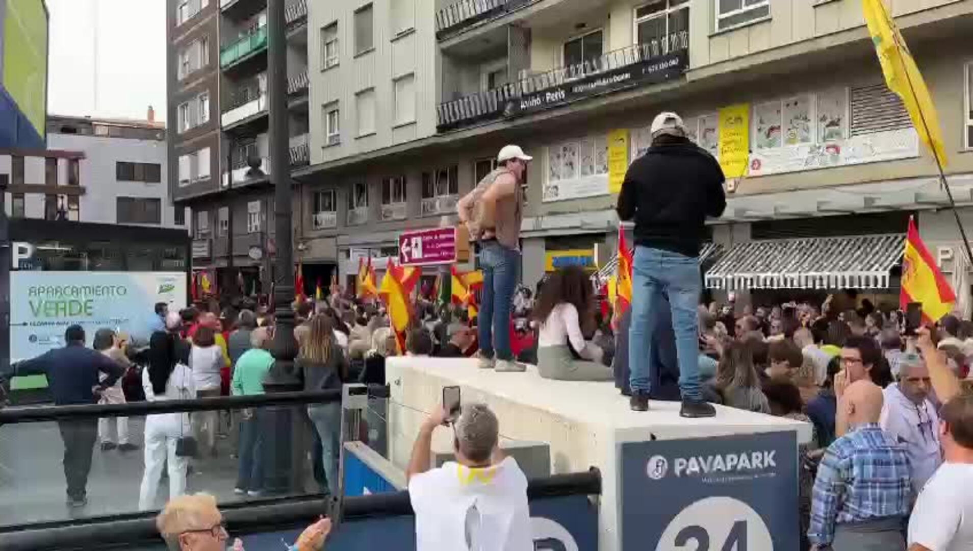 La manifestación contra la amnistía de traslada en Valencia a la sede del PSPV