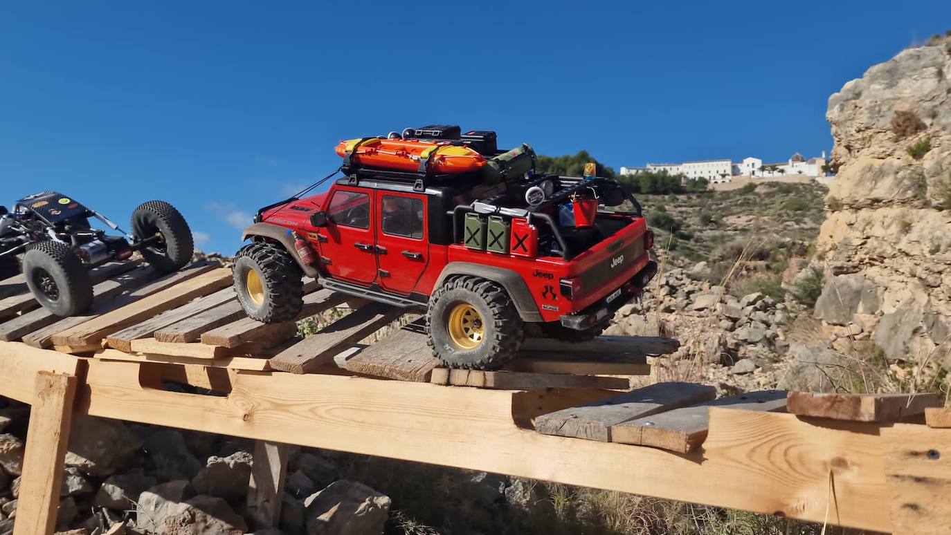Fotos: Los aficionados al RC &#039;crawling&#039; se citan en Valencia con espectaculares coches teledirigidos