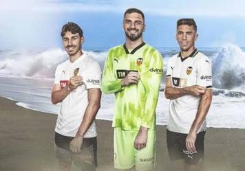 Llévate gratis la camiseta oficial del Valencia CF con Divina Seguros
