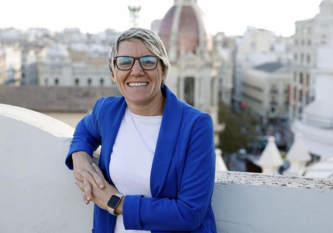 Robles, en la terraza del edificio donde está el grupo municipal Compromís.