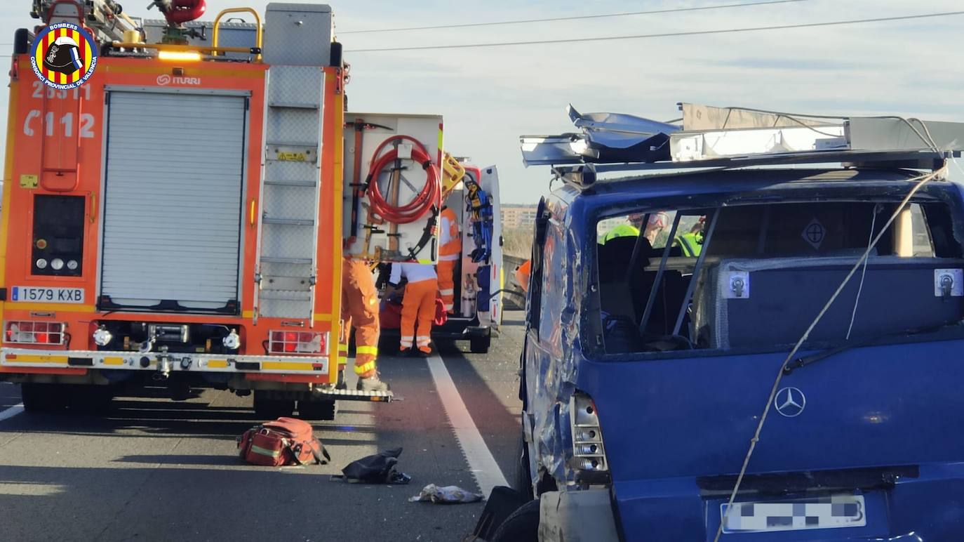 Un hombre muere y otro resulta herido grave al ser atropellados por dos camiones en Picassent