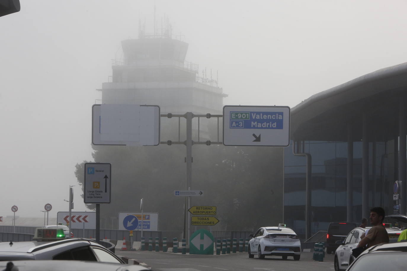 La niebla cancela y retrasa vuelos en el aeropuerto de Valencia