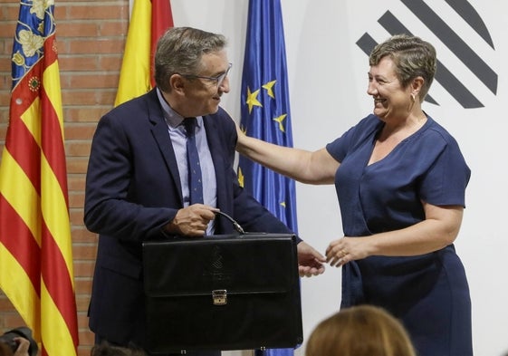 José Antonio Rovira y Raquel Tamarit, en el acto de traspaso de carteras.